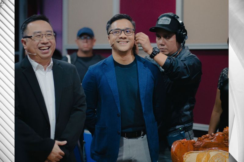 Aizat Rahim, Managing Director of Borong with YB Tuan Chang Lih Kang at Innovathon 2024