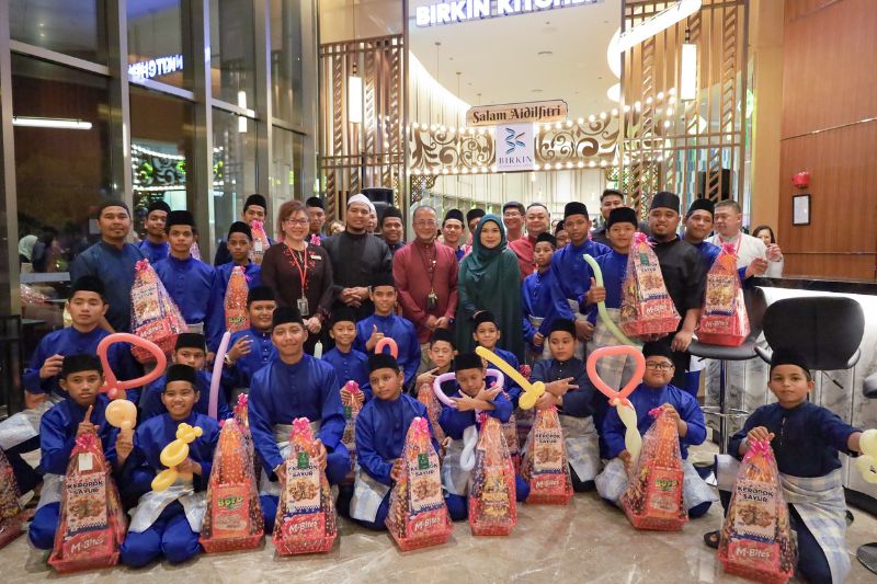 Datuk Nora Ariffin And Birkin International Hotel Bring Pre-Festive Cheer To Orphans