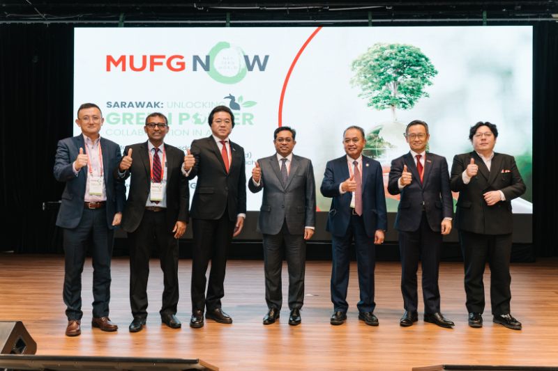 Industry leaders shared their insights on the latest transition technologies and their suitability for Malaysia’s net zero agenda at the MUFG N0W conference. [L-R] Dr Chen Shuin, Senior Vice President for Strategy and Corporate Development, Sarawak Energy Berhad; Mr. Nelson Samuel, Director of Green Technology Division, MIDA; Motohide Okuda, CEO and Country Head for MUFG Malaysia; YBhg. Datuk Sikh Shamsul Ibrahim bin Sikh Abdul Majid, Chief Executive Officer, Malaysian Investment Development Authority (MIDA); YBhg. Tan Sri Datuk Amar (Dr.) Haji Abdul Aziz bin Dato Haji Husain, Chairman, Sarawak Economic Development Corporation (SEDC); Masakazu Osawa, Chief Executive for MUFG in APAC and Timothy Ong, CEO of Invest Sarawak.