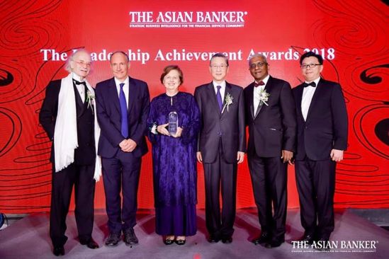 Zeti receives the William “Bill” Seidman Award for Lifetime Achievement in Leadership in the Financial Services Industry for 2018