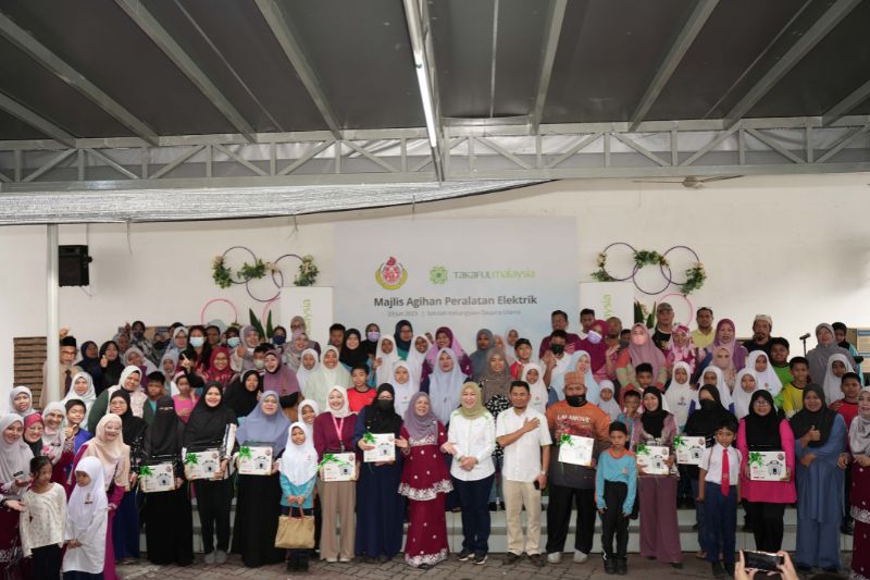 Takaful Malaysia Donates Household Appliances to 64 Asnaf Students and Families