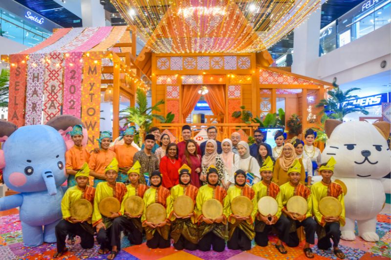 Experience the Warmth of Heritage with Weaves of Gratitude at MyTOWN Shopping  Centre