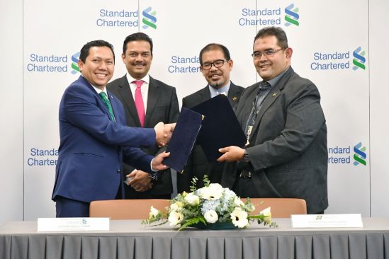 Left to right: Mohd Suhaimi Abdul Hamid, CEO of Standard Chartered Saadiq Malaysia; Abrar A Anwar, MD and CEO of Standard  Chartered Malaysia; Haji Nik Mohd Hasyudeen Yusoff, Group MD &amp; CEO, Lembaga Tabung Haji; Hizamuddin Jamalluddin, Chief Strategy Officer and Chief of Staff of Lembaga Tabung Haji     